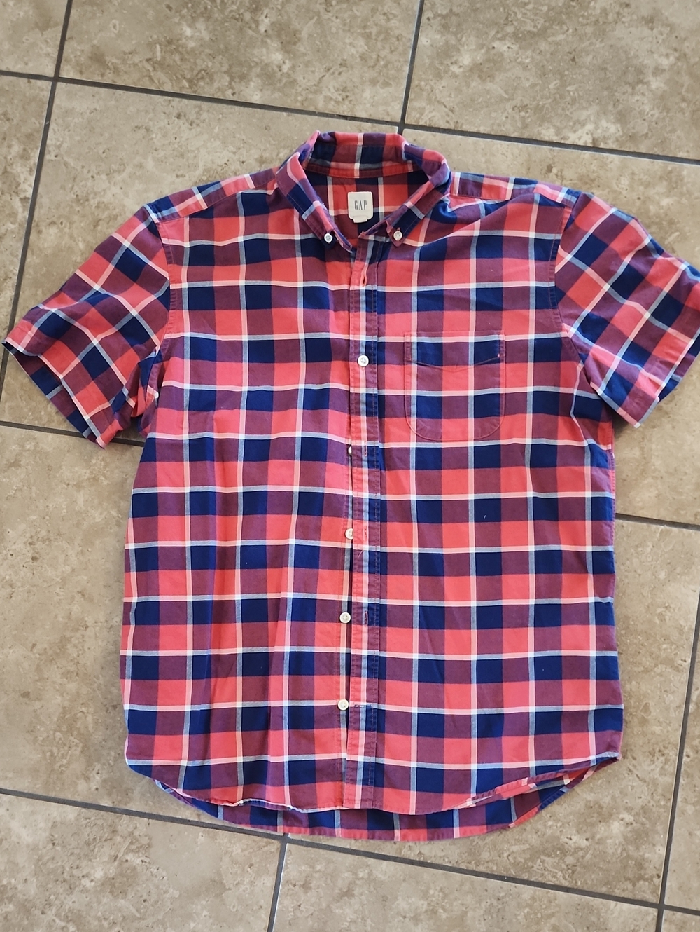 GAP Large Men’s Red and Blue Plaid Short-Sleeve Button-Down Shirt
